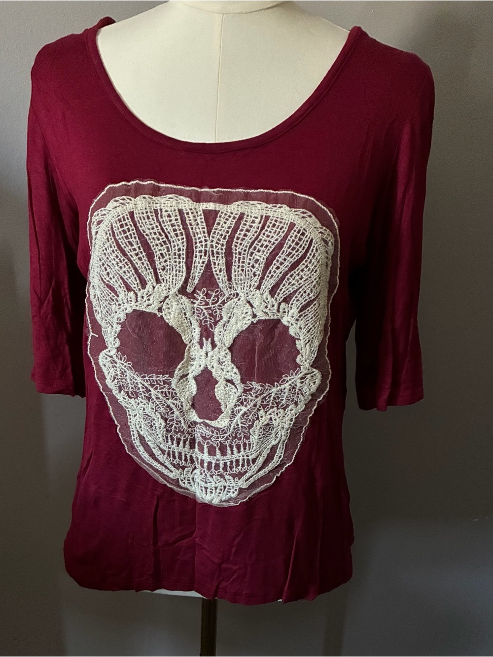 Deb Women's Burgundy Long Sleeve Top with White Lace Skull 1x NWT’s